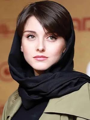 ساخت عکس با تابلوی نقاشی سیاه قلم با هوش مصنوعی با تصویر فاطمه مسعودی فر 