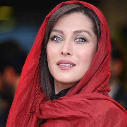 ساخت عکس با تابلوی نقاشی سیاه قلم با هوش مصنوعی با تصویر مهتاب کرامتی